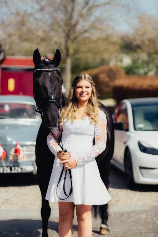Konfirmation med sort hest, billede 5 af 28